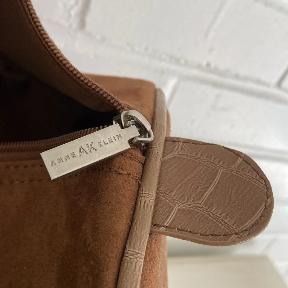 like new womens anne klein elegant brown duffle travel overnight bag - Picture 9 of 10